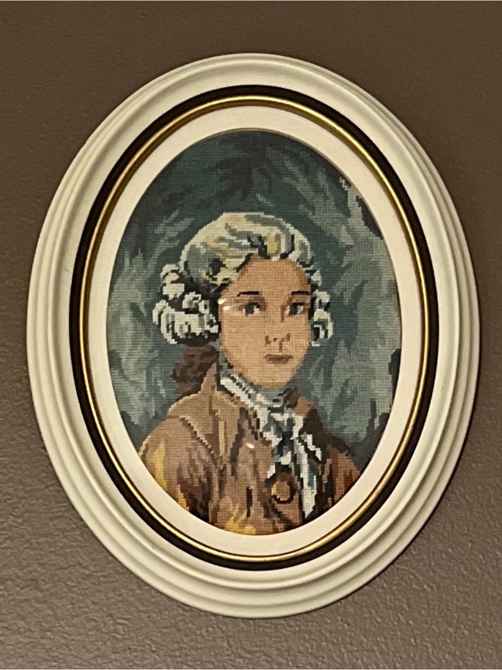 Elegant Vintage Marquise Needlepoint Art - Framed Oval Portrait Wall Decor